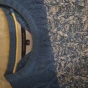 Size large men's Tommy Hifiger sweater (used)